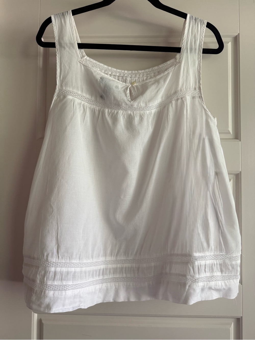 GAP White Cotton Sleeveless Camisole with Lace Trim - Picture 2 of 8